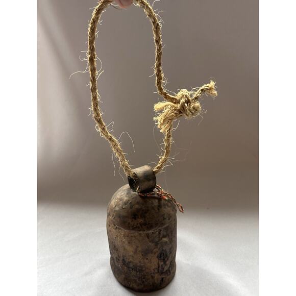 Vintage Hand Made Iron Cow Bell W/ Wooden Clapper Old Primitive Antique 6in Tall - Picture 5 of 7